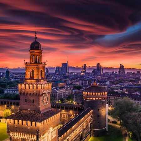 City Centre Apartment - 10 Minutes To Duomo - Free Wifi E Netflix Milano Eksteriør bilde