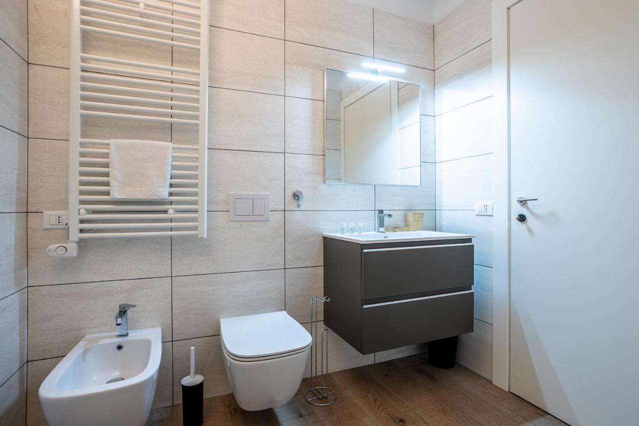 City Centre Apartment - 10 Minutes To Duomo - Free Wifi E Netflix Milano Eksteriør bilde