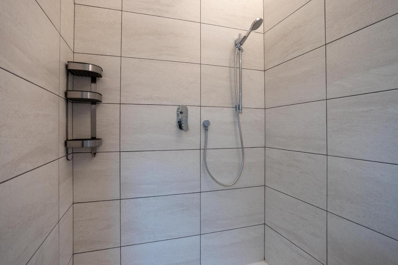 City Centre Apartment - 10 Minutes To Duomo - Free Wifi E Netflix Milano Eksteriør bilde